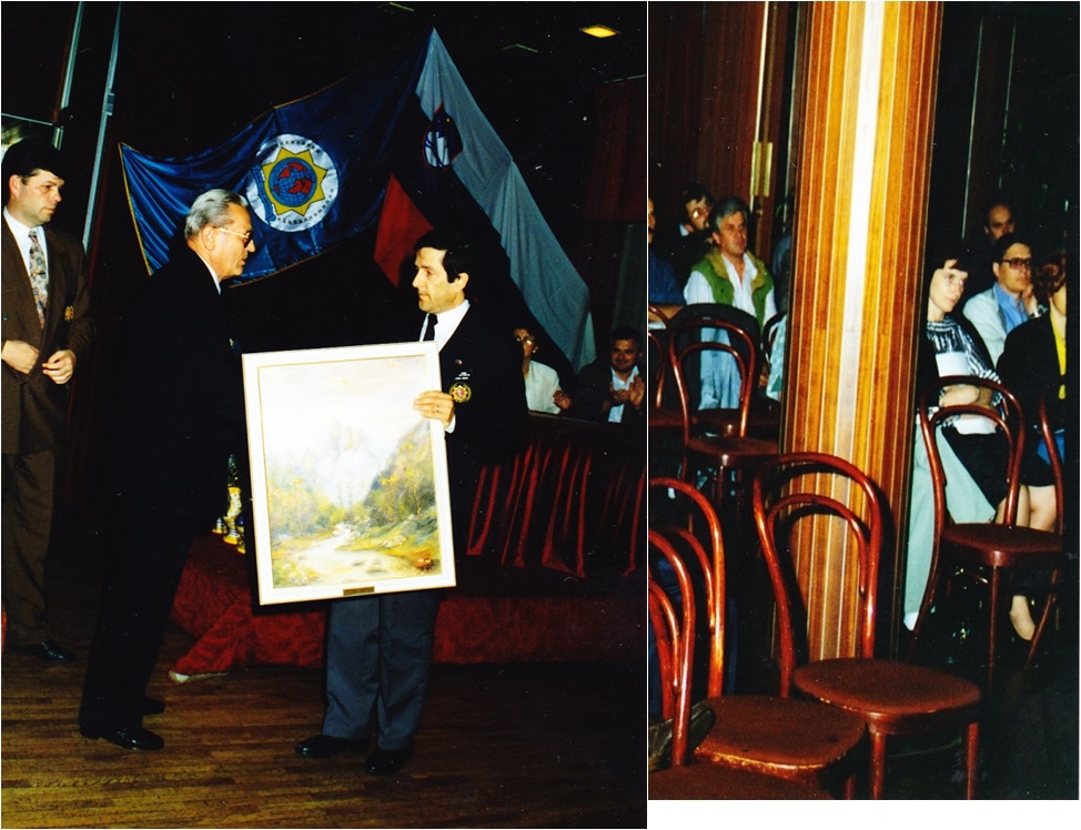 Prvi predsednik IPA sekcije Slovenija g. Zorec Milan (levo), izroča spominsko darilo prvemu predsedniku IPA RK Ljubljana g. Miranu Klavori (desno)